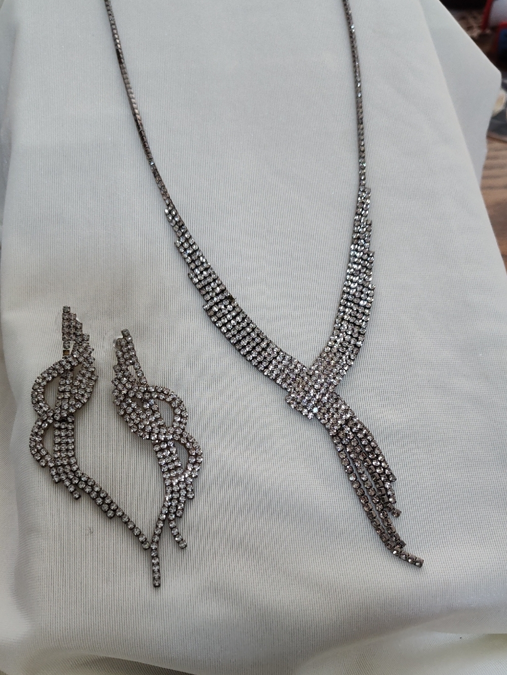 Source Unknown Silver-Tone Rhinestone Necklace and Earrings Set